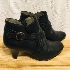 ❤️CLOSET CLEAR OUT!!! BORN LEATHER ANKLE BOOTS
